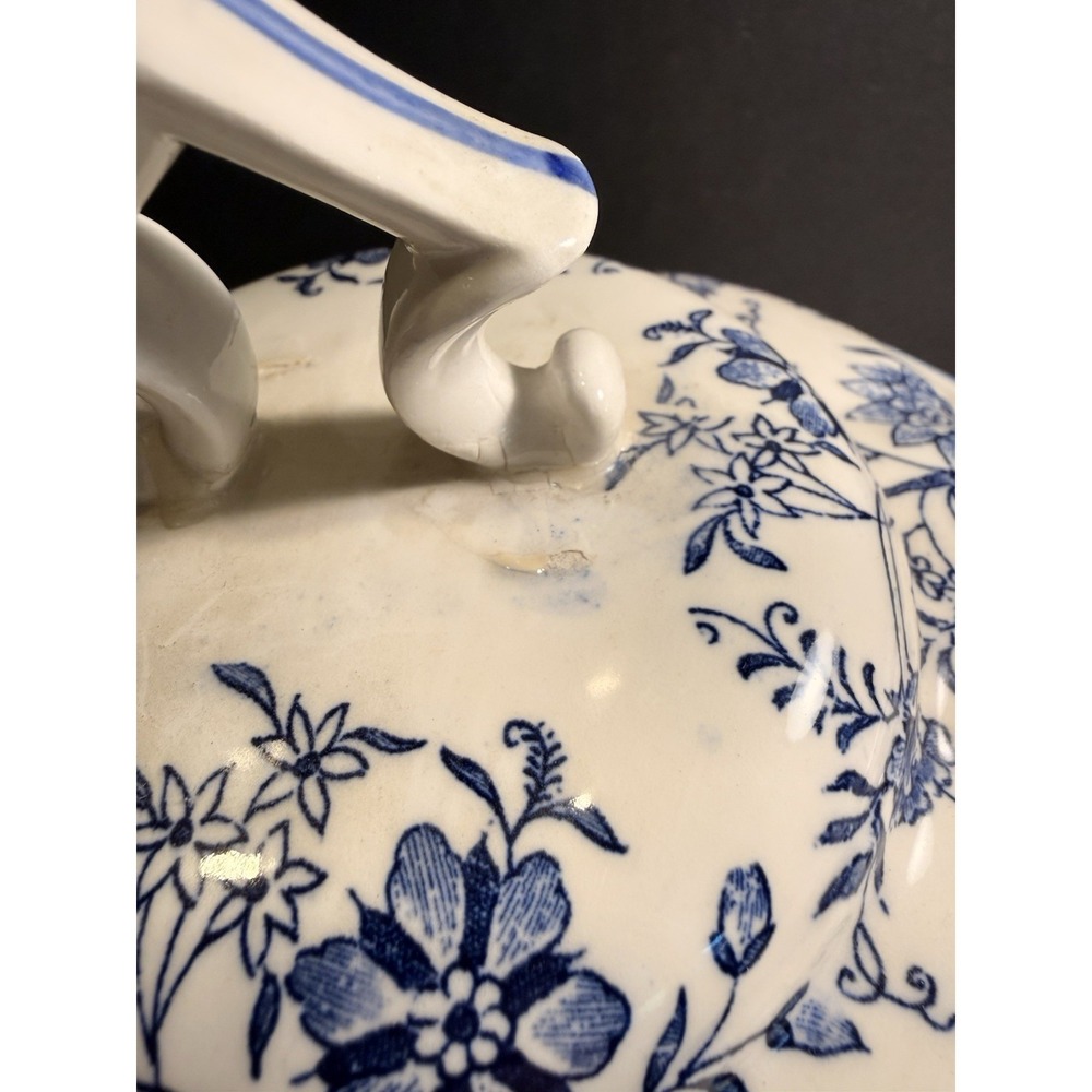 Vintage Blue & White Covered Tureen w Ladle Floral Soup Serving Dish - Picture 6 of 11